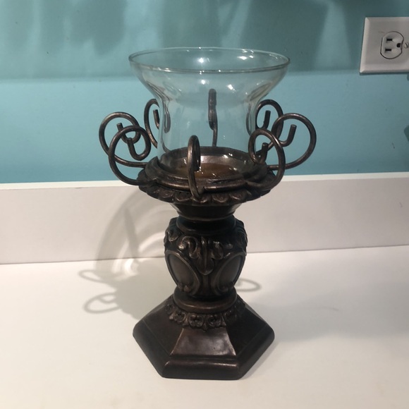 Candleholder “Bronze” effect molded composite with Glass shade. - Picture 2 of 3